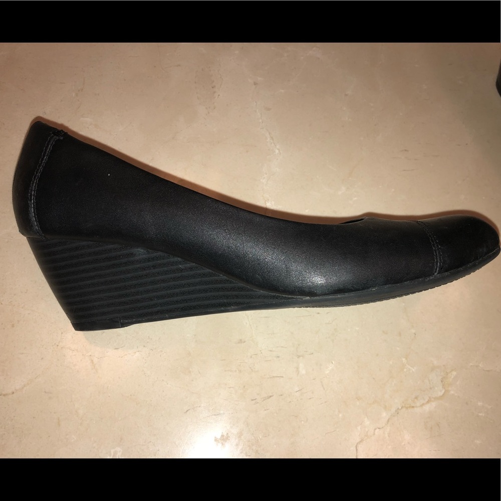 Black Wedges